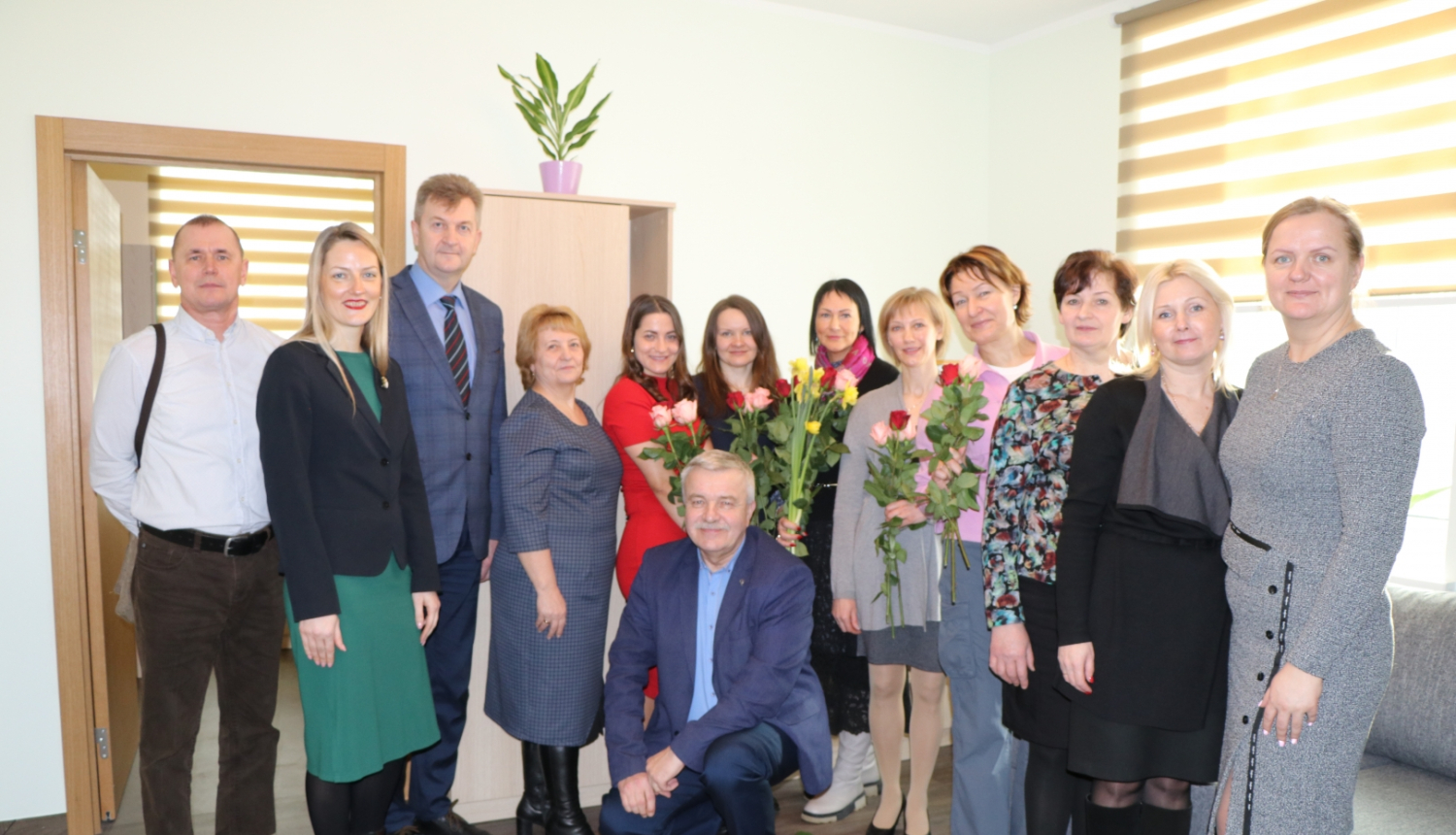 Attēls: ģimenes atbalsta centra "Saule" kolektīvs atvēršanas svētkos