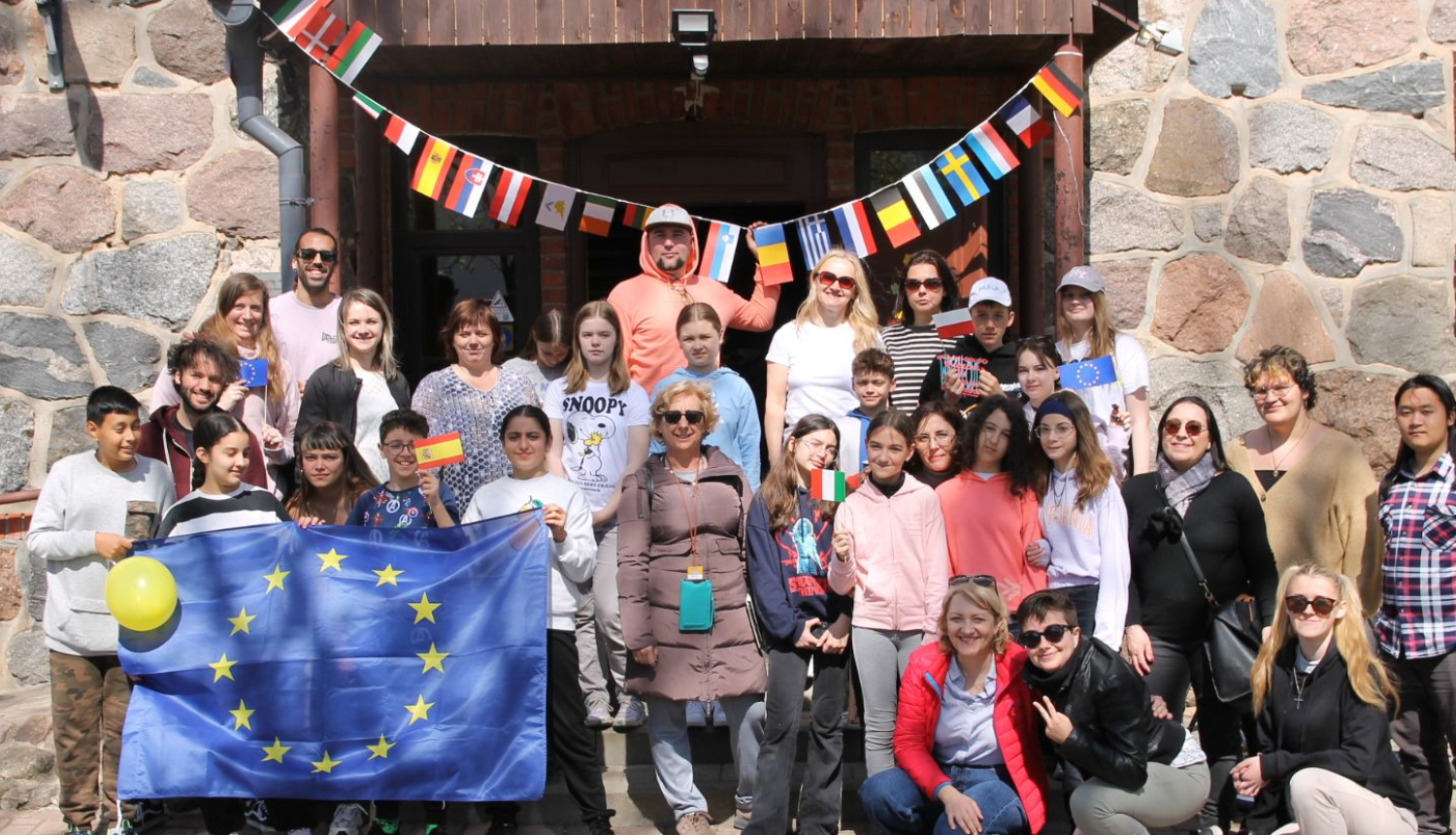 Attēls: Tirzas skolēni uzņem starptautiskus partnerus