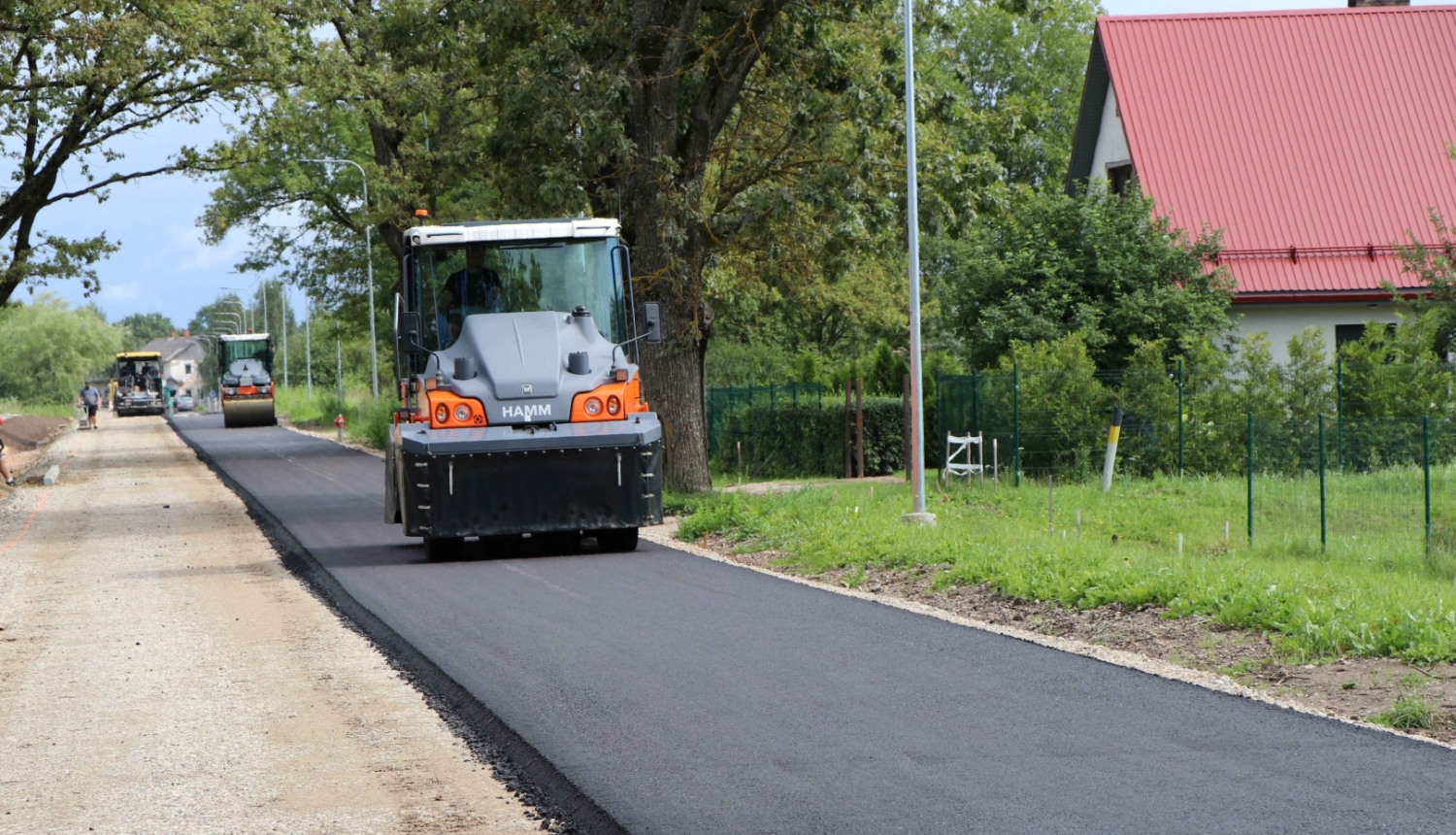 Asfaltē Litenes ielu Gulbenē, 12.08.24.