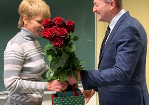 Gulbenes novada pašvaldība sveic Trīs zvaigžņu balvas saņēmēju Sarmīti Gobiņu